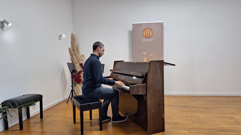 Koncert pijaniste Dejana Jankovića u muzičkoj školi Gradiška