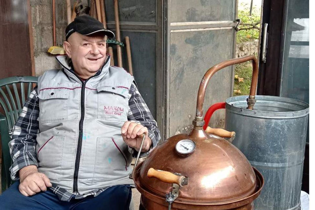 Od Srećkove dunjevače i Una miriše: “Velika je moja ljubav prema rakiji”