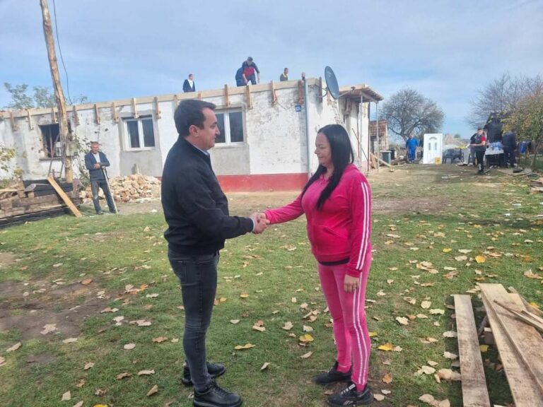 Odbornik SPS-a Gradiška pomaže porodici Aničić čiji je dom stradao u požaru