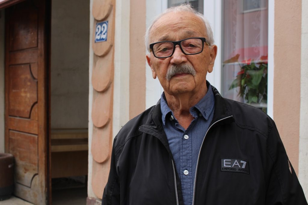 Jovo Obradović (93), najstariji učitelj u Lijevču, sa đacima gradio puteve