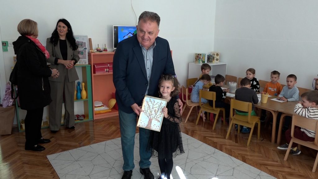 Gradonačelnik Zoran Adžić posjetio gradiški vrtić „Pčelice“