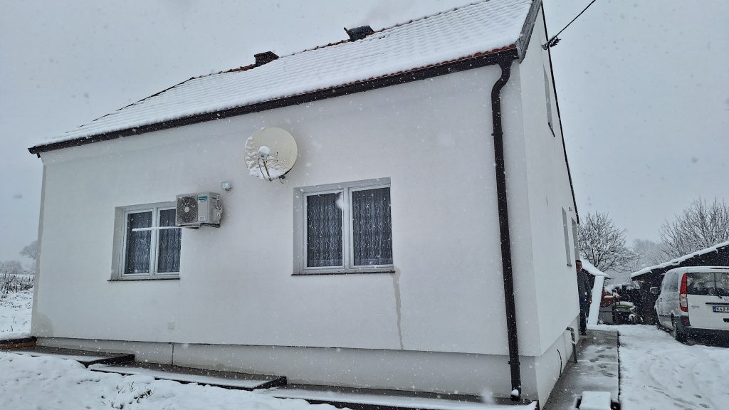 Porodica Raković prvi snijeg dočekala u renoviranoj kući