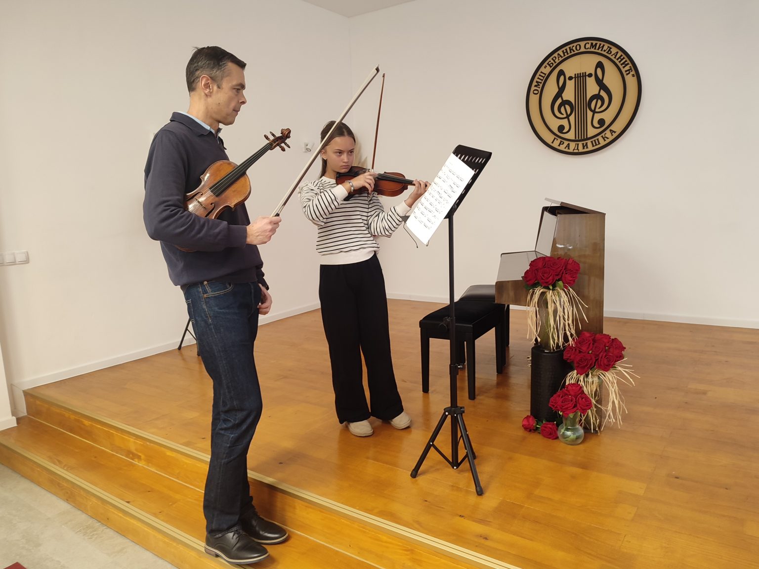 Profesor Nikola Aleksić održao čas učenicima gradiške muzičke škole