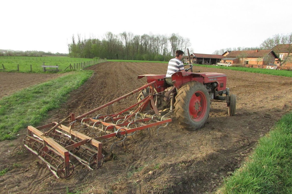 Podsticaji za uređenje zapuštenog poljoprivrednog zemljišta u Srpskoj