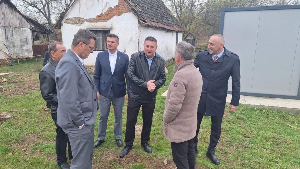 Ministar Egić posjetio borca Dragana Paspalja u Gornjim Podgradcima