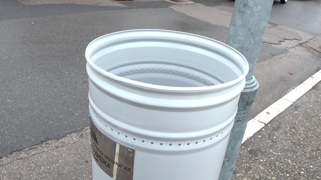 Postavljeno 20 novih kanti za otpad na savskom keju