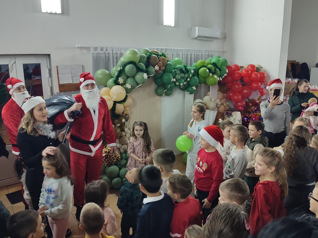 U Drageljima organizovana podjela novogodišnjih paketića