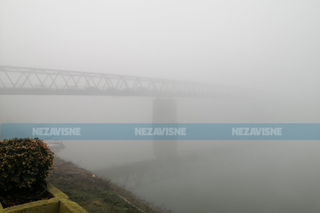 Treći dan u magli: Gradiška i okolina pod gustim smogom, vozači u problemu