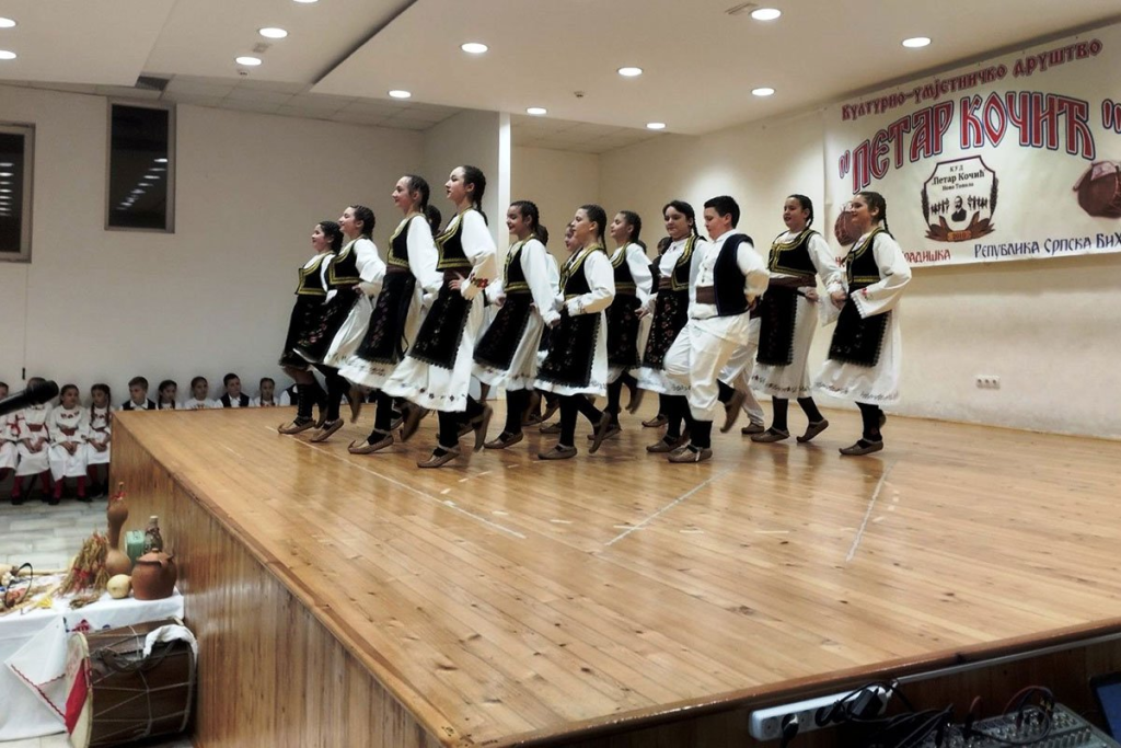 Humani folkloraši iz Nove Topole i Podgradaca