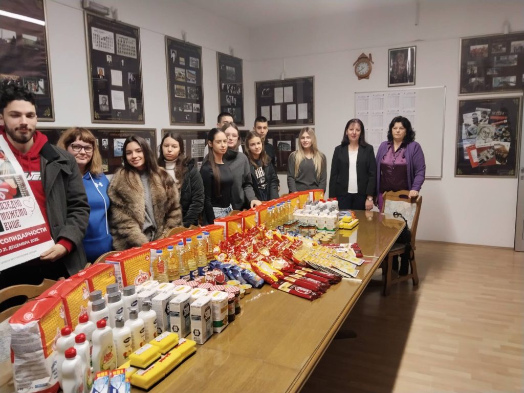 Gimnazijalci iz Gradiške prikupili pomoć u akciji “Budi razlog za nečiji osmijeh“