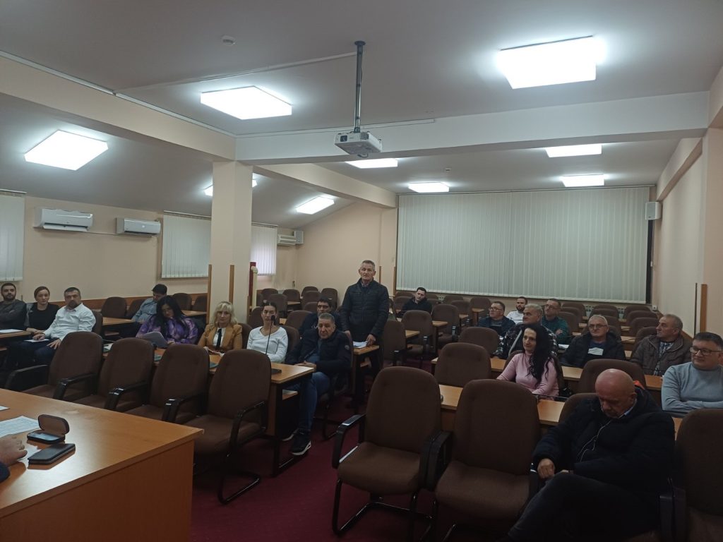 Održani sastanci odbornika sa predsjednicima mjesnih zajednica u sali za sjednice Skupštine grada Gradiška
