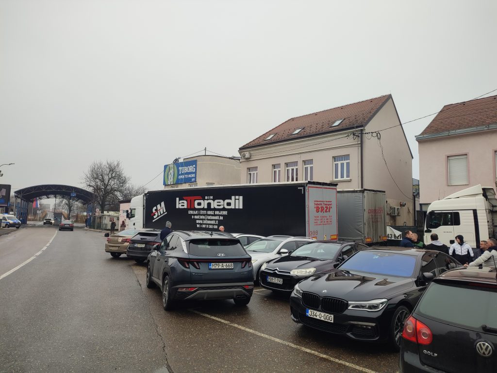 Prevoznici u BiH, Srbiji, Crnoj Gori i Sjevernoj Makedoniji počeli sa blokadom graničnih prelaza u regionu.