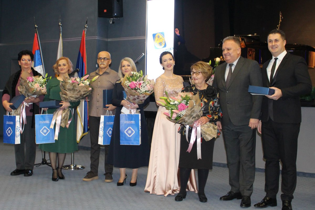 Svetosavska akademija u Gradišci: Nagrade za izuzetan uspjeh u prosvjeti