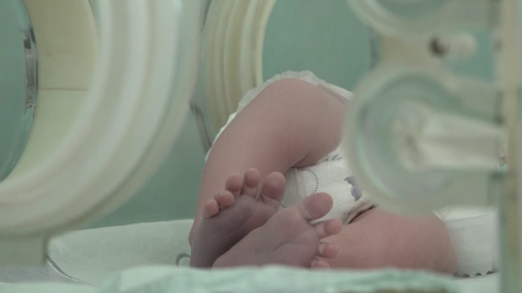 Dvije djevojčice sačekale da prođe ponoć i došle na svijet