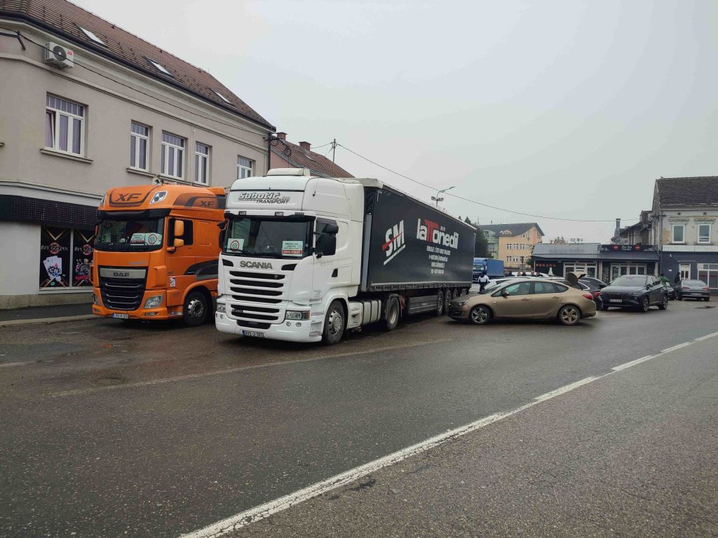 Nastavljena blokada teretnog saobraćaja na granici sa Hrvatskom