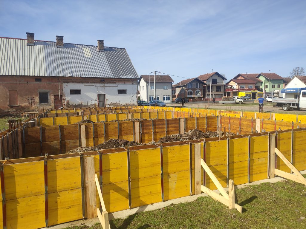 U toku izgradnja parohijske sale u Brezik Lamincima