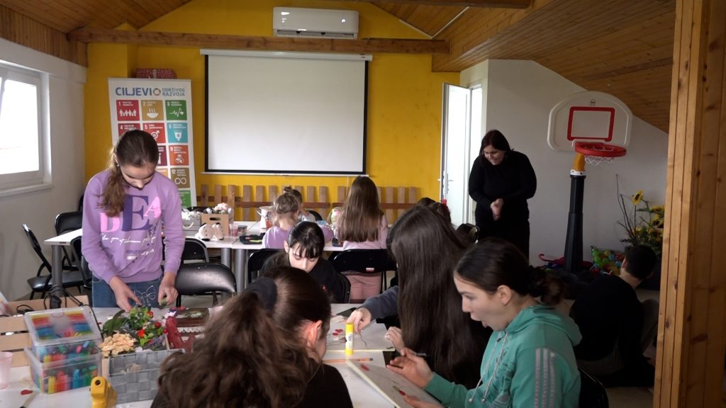 Kreativne radionice u Čatrnji okupljaju djecu sa područja Gradiške