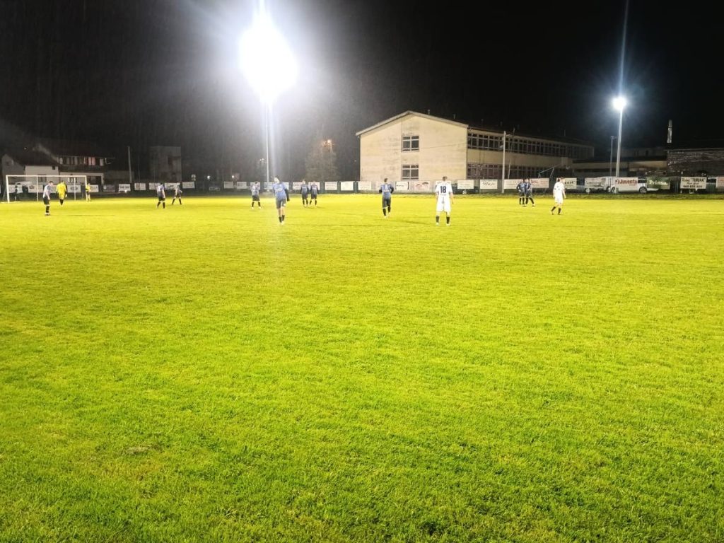 Istorijsko veče u Turjaku: Odigrana prva fudbalska utakmica pod reflektorima (FOTO)