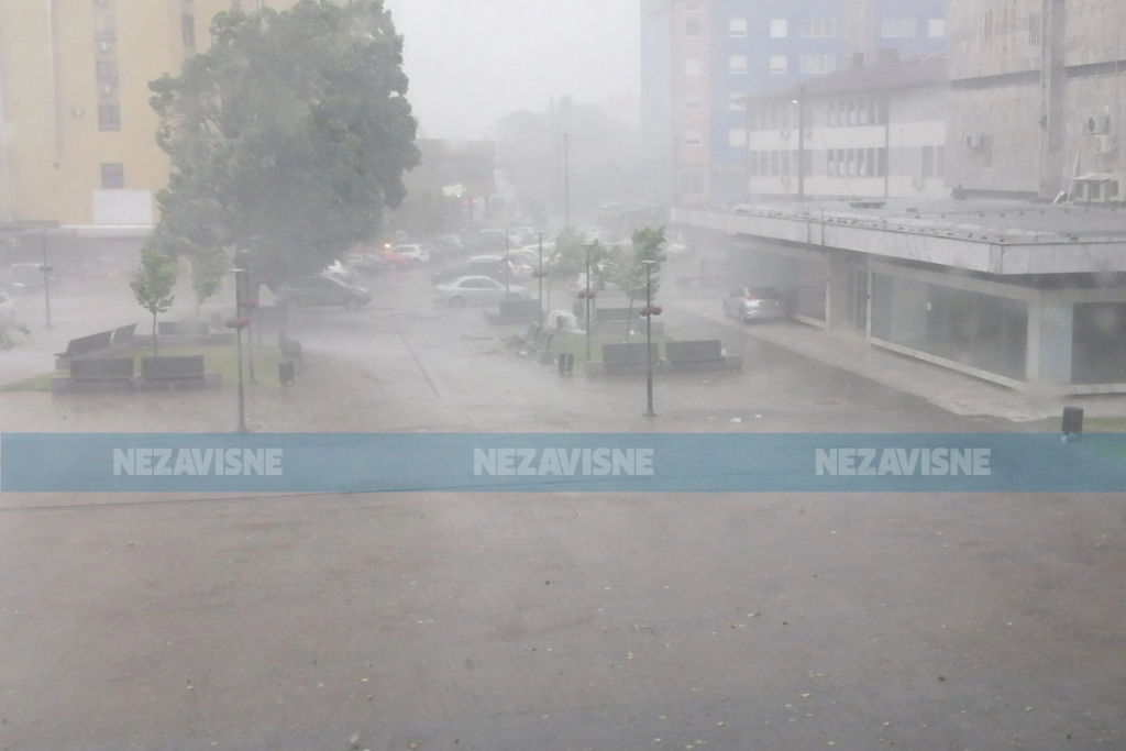 Olujno nevrijeme pogodilo Gradišku i okolinu, pričinjena velika šteta