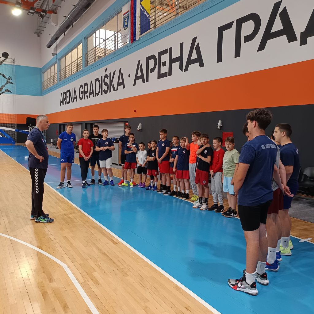 Selektor pionirske reprezentacije Srbije Aleksandar Savić u Gradišci: ORK Kozara dobija vrhunski stručni trening mladih rukometaša