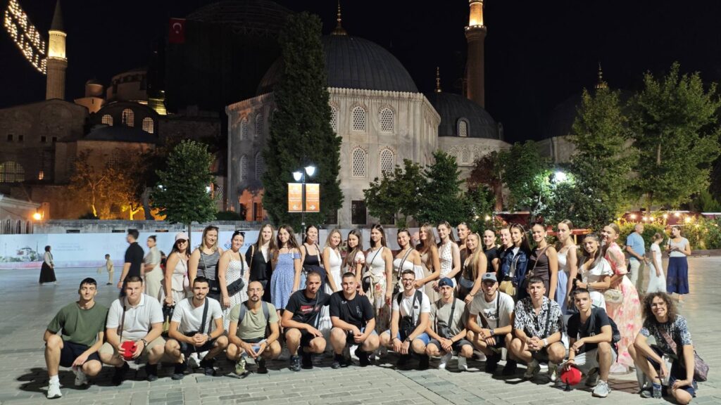 KUD „Kolovit“ danas u obilasku Istambula, sutra na festivalu u Samsunu